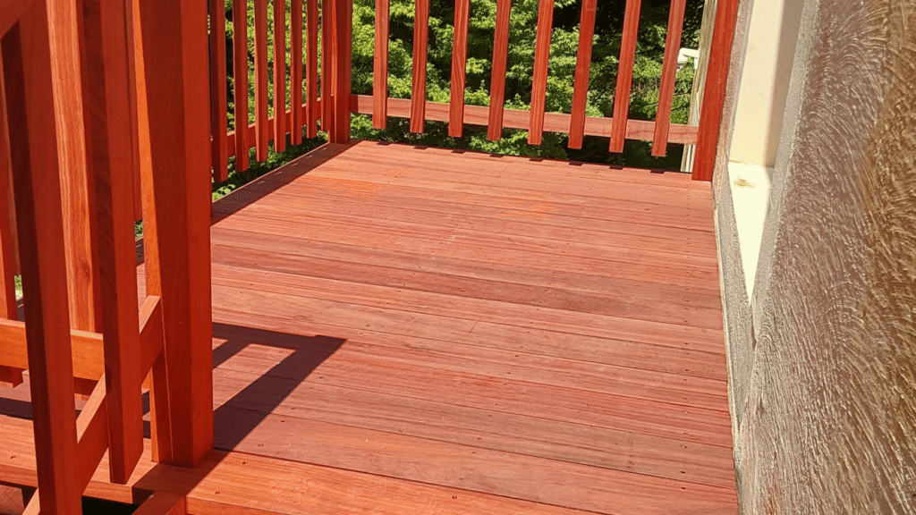 Balcon et escalier en padouk 3