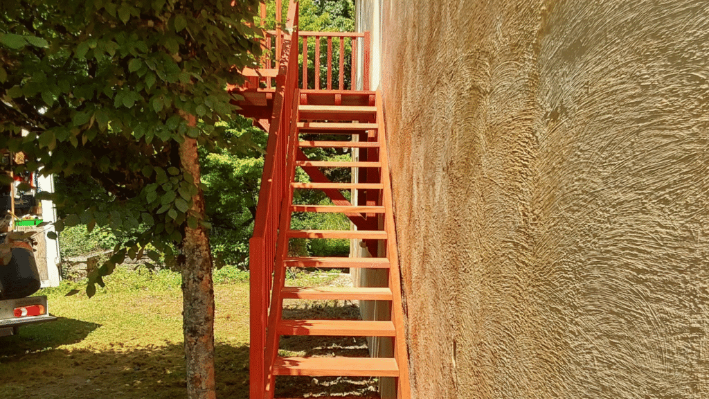 Balcon et escalier en padouk 4