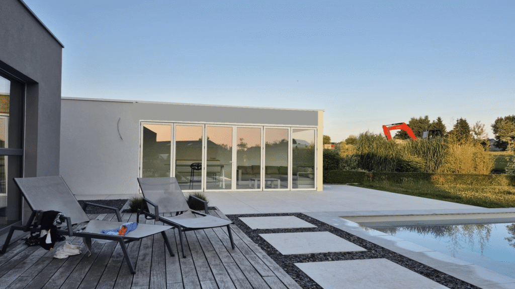 châssis panoramique accordéon pour pool house 1